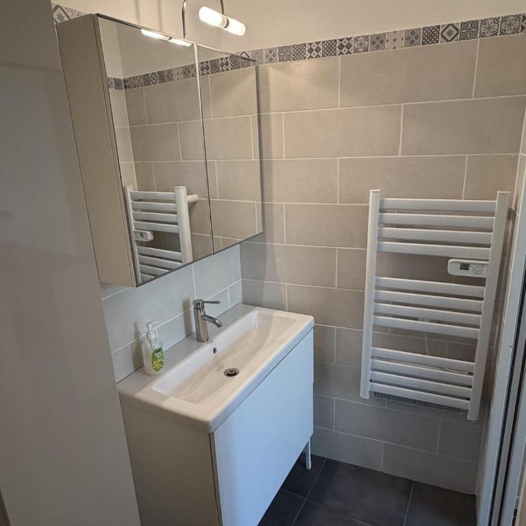 Figuerolles Ground floor of villa - Two-Bedroom Apartment - 4