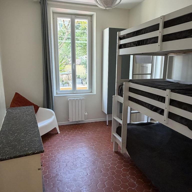 Figuerolles Ground floor of villa - Two-Bedroom Apartment - 5