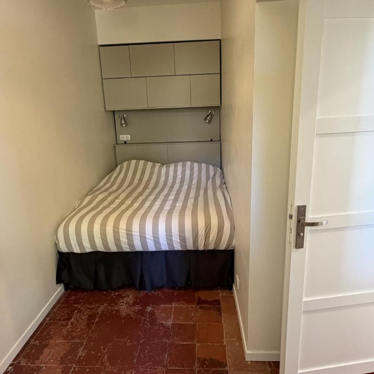 Figuerolles Ground floor of villa - Two-Bedroom Apartment - 10