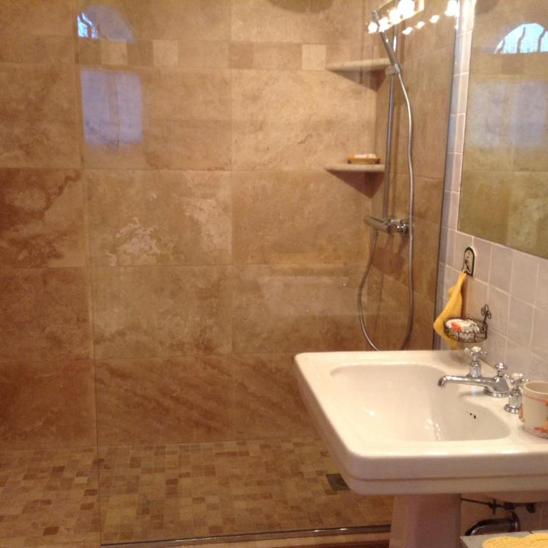 Mas Du Roc Bed & Breakfast - Chambre Double - Vue sur Piscine - 23
