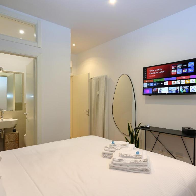 Loft Two Towers Historic Center - 2 BR 2BA - Patio - Two-Bedroom Apartment - 7