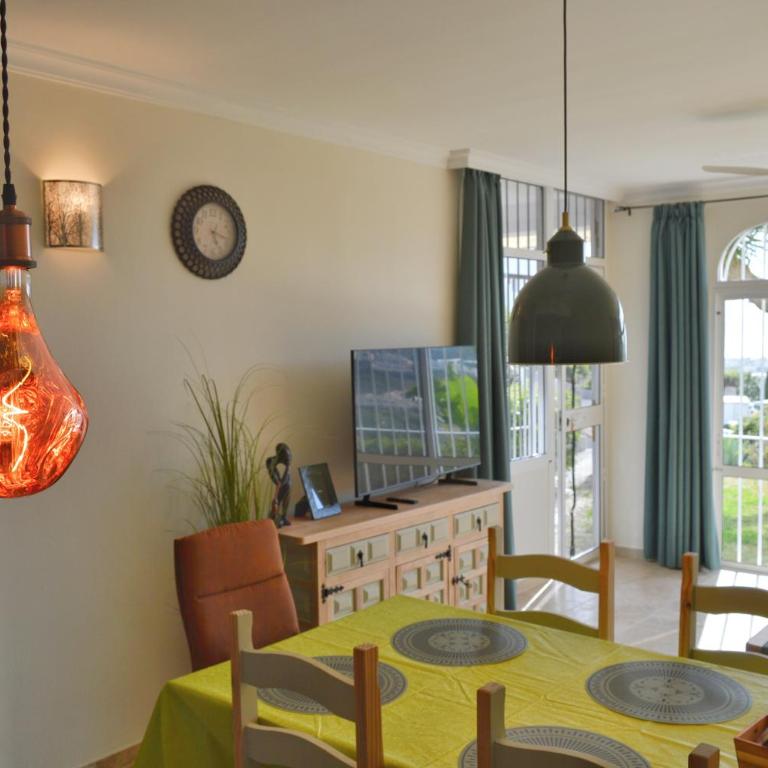 Stylish Holiday Apartment in Torrox Park with Sea View - Apartamento de 2 dormitorios - 8