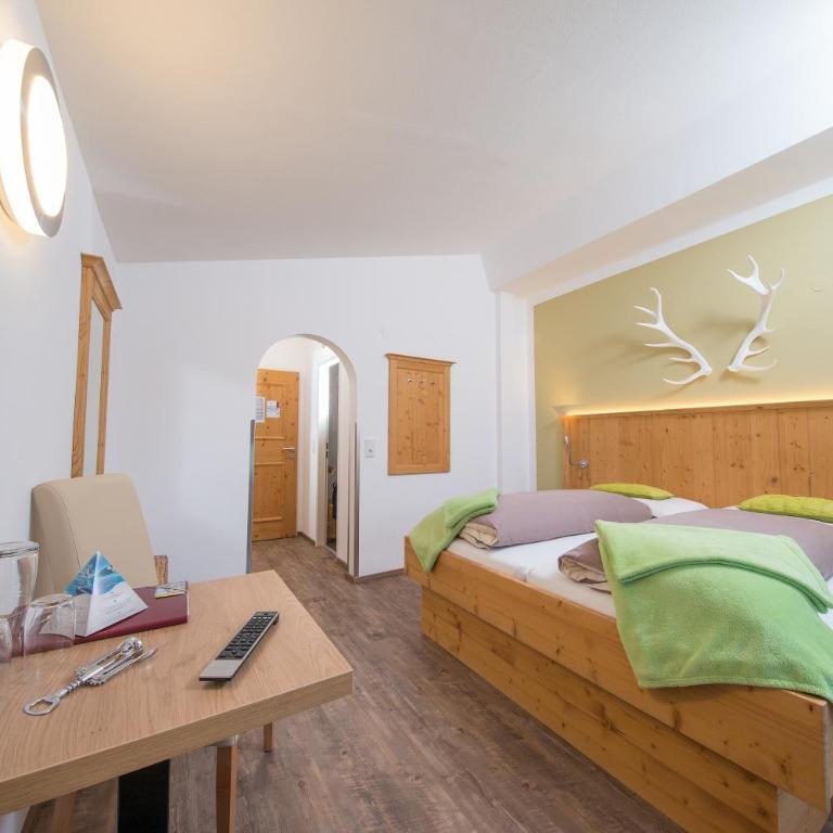 Comfort Hotel Garni Landhaus Gitti - Superior Doppelzimmer mit Balkon und Bergblick - 6