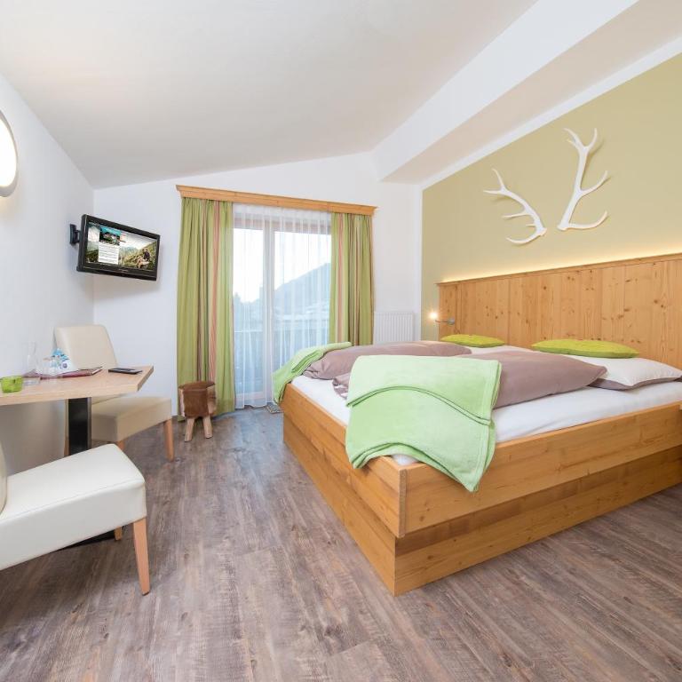 Comfort Hotel Garni Landhaus Gitti - Comfort Doppelzimmer mit Balkon und Bergblick - 8