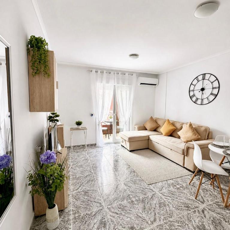 Stylish 1-Bed Apt, Walk to Beach & Amenities - One-Bedroom Apartment - 3