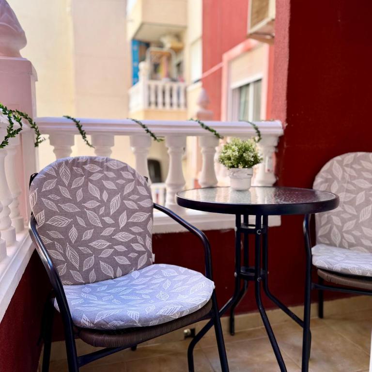 Stylish 1-Bed Apt, Walk to Beach & Amenities - One-Bedroom Apartment - 15