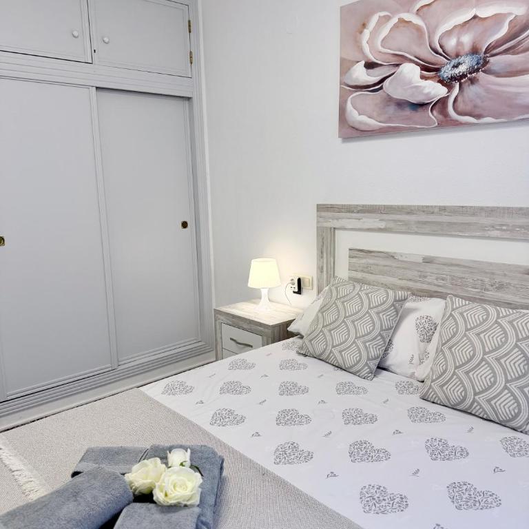 Stylish 1-Bed Apt, Walk to Beach & Amenities - One-Bedroom Apartment - 12