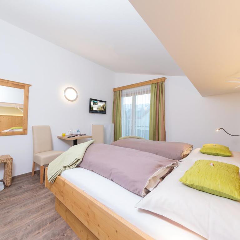 Comfort Hotel Garni Landhaus Gitti - Superior Doppelzimmer mit Balkon und Bergblick - 9