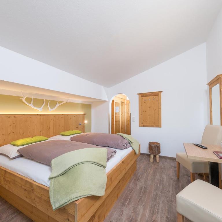 Comfort Hotel Garni Landhaus Gitti - Superior Doppelzimmer mit Balkon und Bergblick - 8