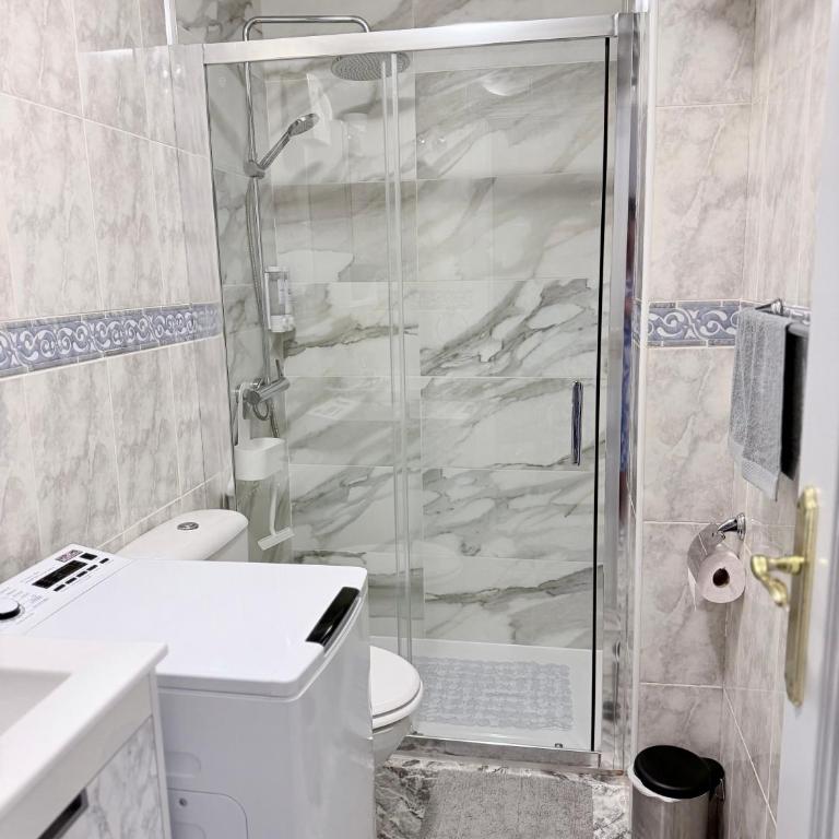 Stylish 1-Bed Apt, Walk to Beach & Amenities - One-Bedroom Apartment - 20