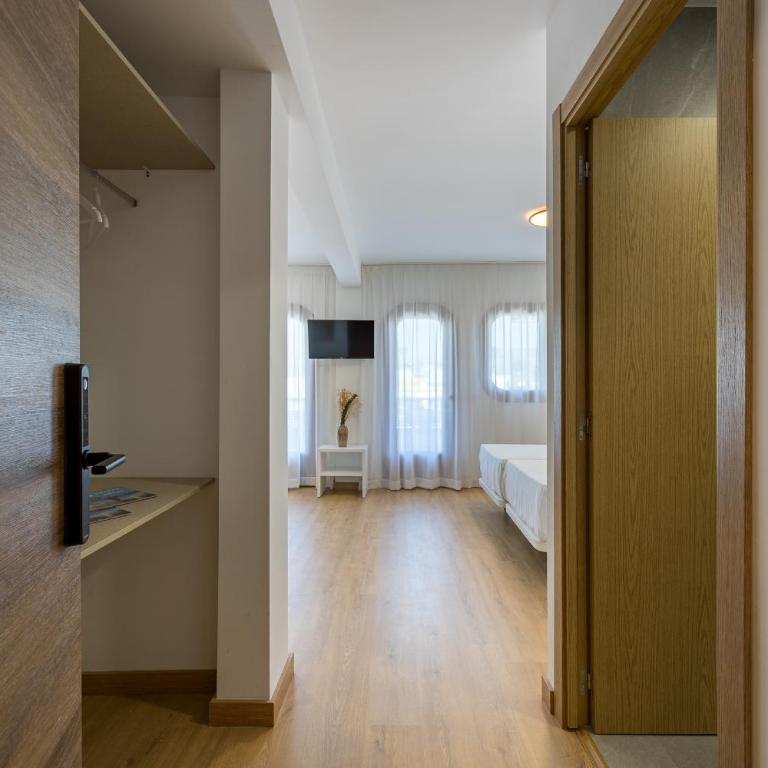 La Posada Boutique rooms Albir - Quadruple Room with Terrace - 3