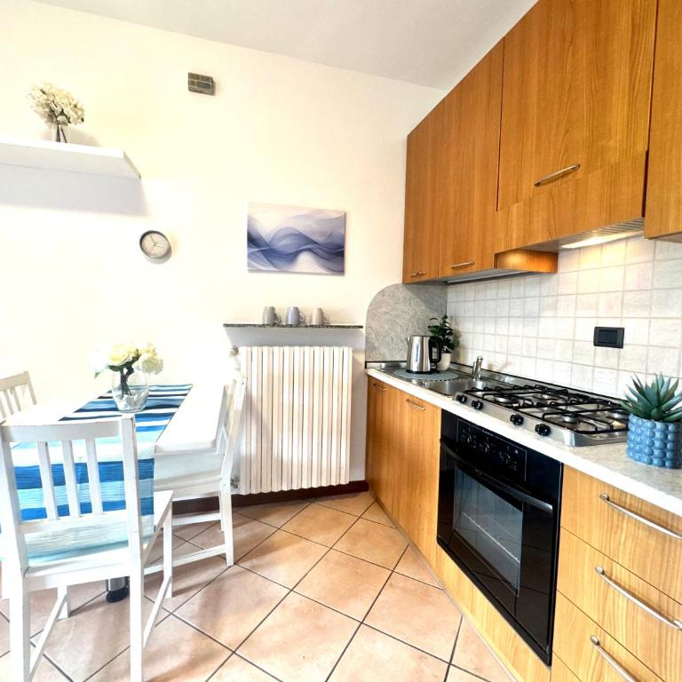 Azzurra Charming Apartment • Walk to Lake - Appartamento - 9