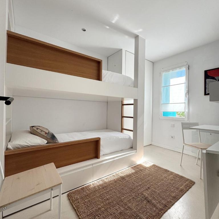 Casa con piscina privada para alquiler temporal - Three-Bedroom Townhouse - 33