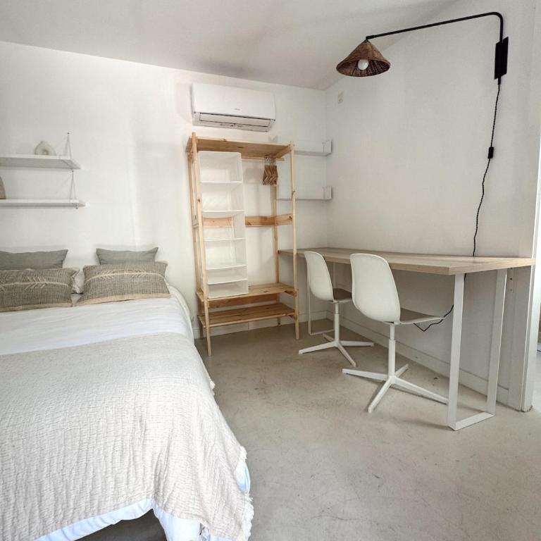 Casa con piscina privada para alquiler temporal - Three-Bedroom Townhouse - 38