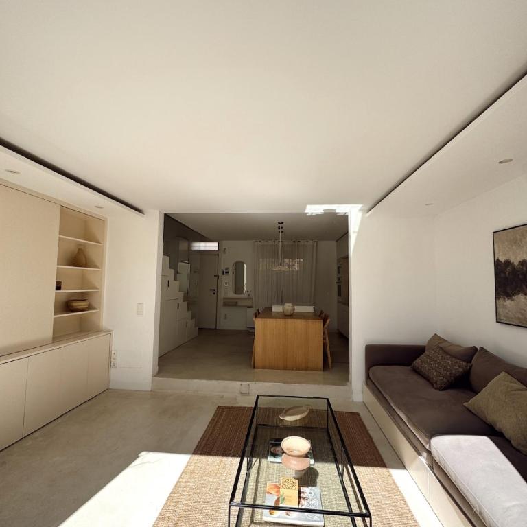 Casa con piscina privada para alquiler temporal - Three-Bedroom Townhouse - 7