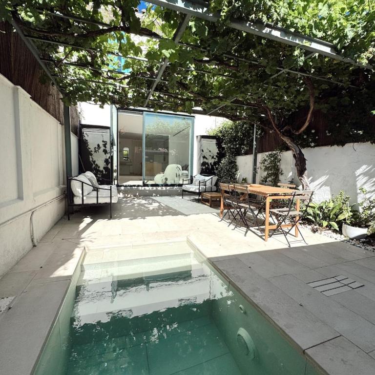 Casa con piscina privada para alquiler temporal - Three-Bedroom Townhouse - 18