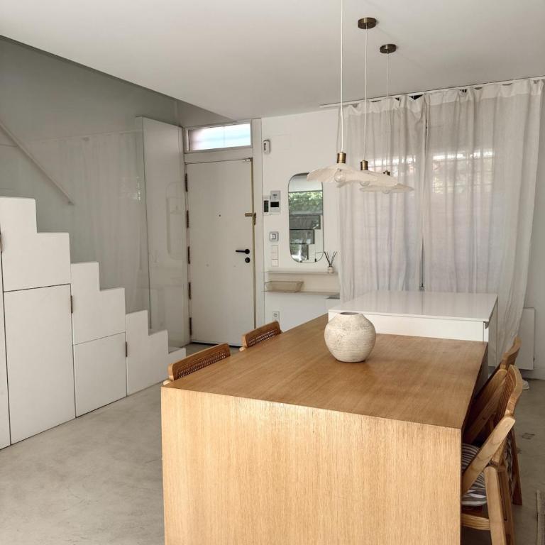 Casa con piscina privada para alquiler temporal - Three-Bedroom Townhouse - 8