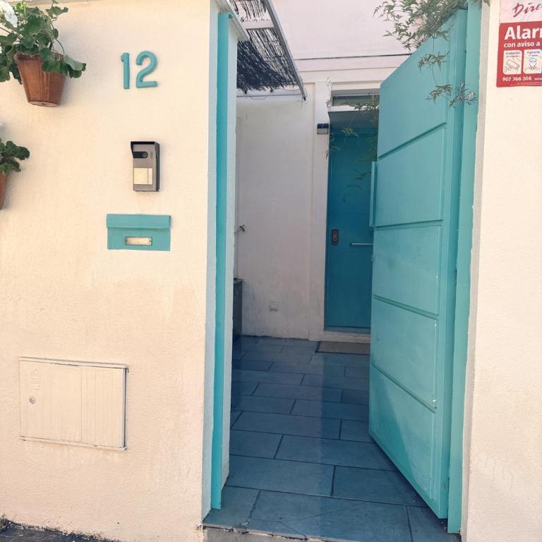 Casa con piscina privada para alquiler temporal - Three-Bedroom Townhouse - 41