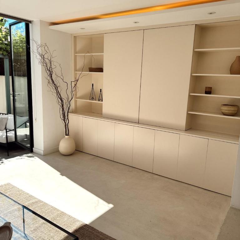 Casa con piscina privada para alquiler temporal - Three-Bedroom Townhouse - 13