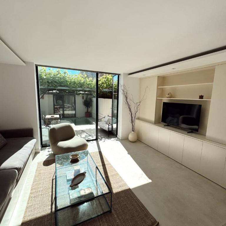 Casa con piscina privada para alquiler temporal - Three-Bedroom Townhouse - 11