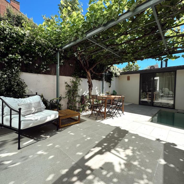 Casa con piscina privada para alquiler temporal - Three-Bedroom Townhouse - 25