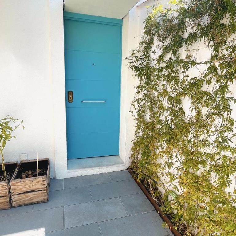 Casa con piscina privada para alquiler temporal - Three-Bedroom Townhouse - 45
