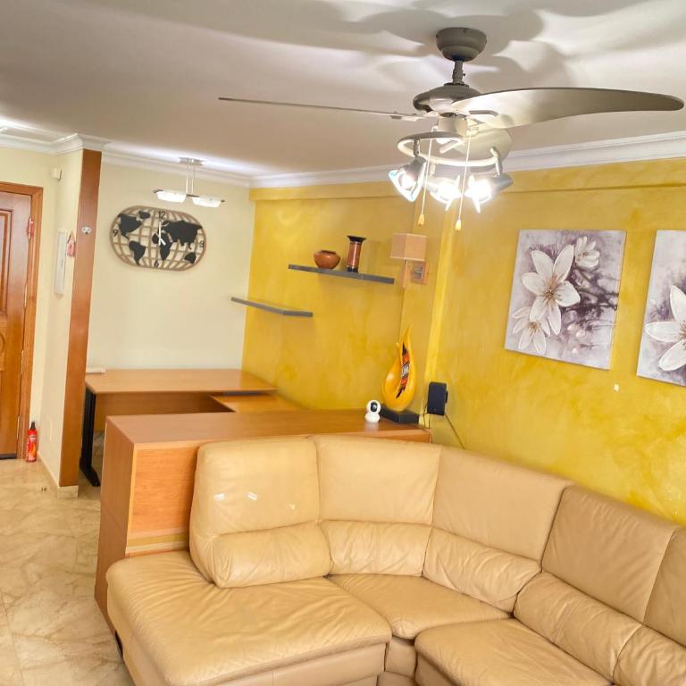2 DB Apartamento Playa Fuengirola - Two-Bedroom Apartment with Balcony - 5