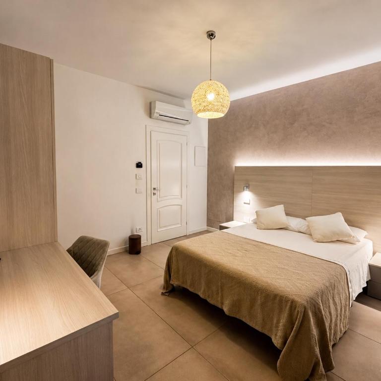 Villa Elena - Camera Matrimoniale con Bagno Privato - 8
