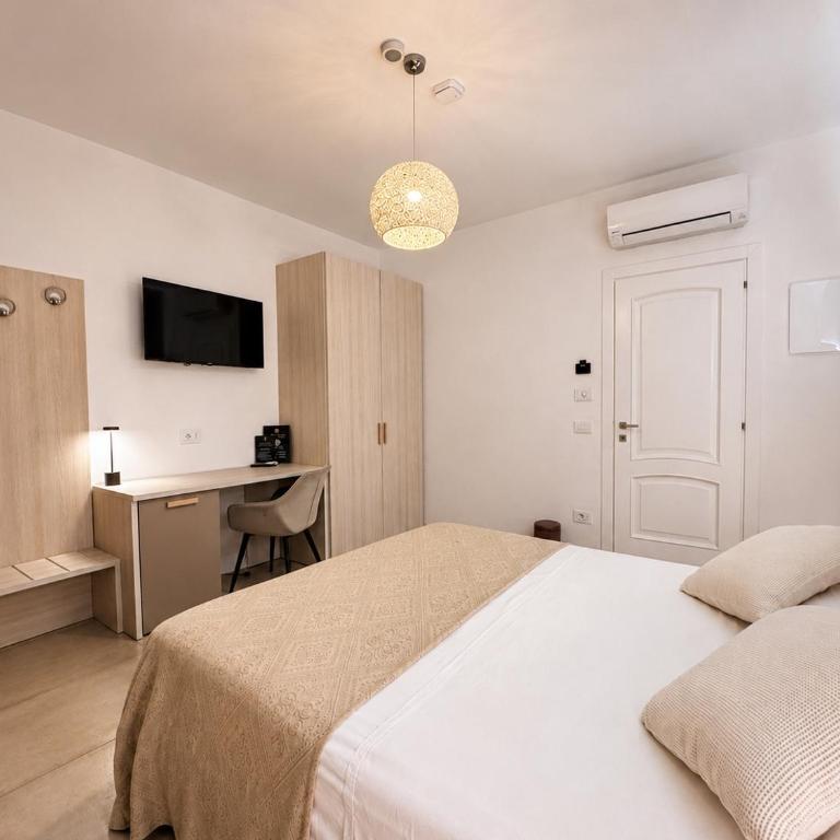 Villa Elena - Camera Matrimoniale con Bagno Privato - 9