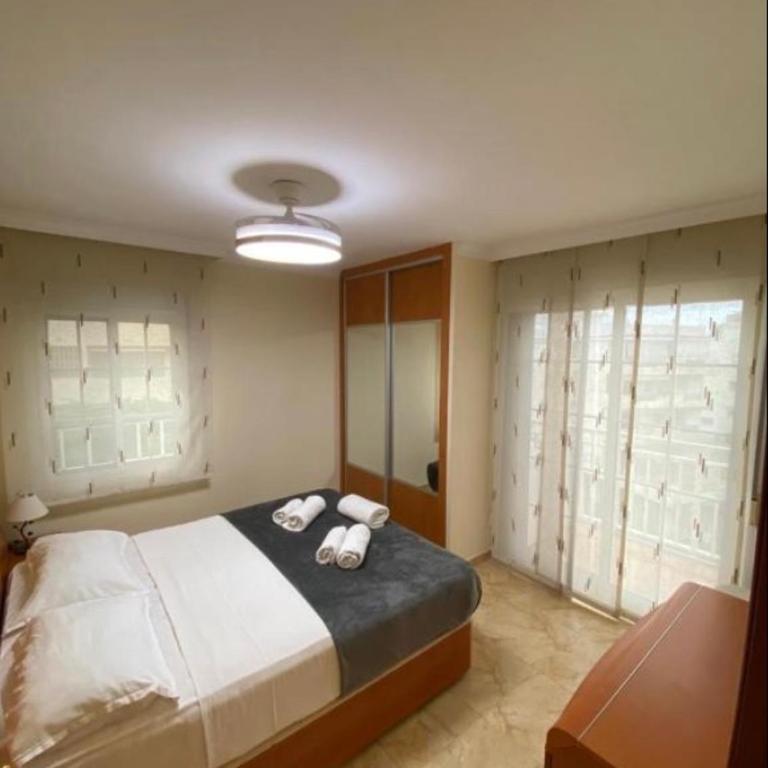 2 DB Apartamento Playa Fuengirola - Two-Bedroom Apartment with Balcony - 1