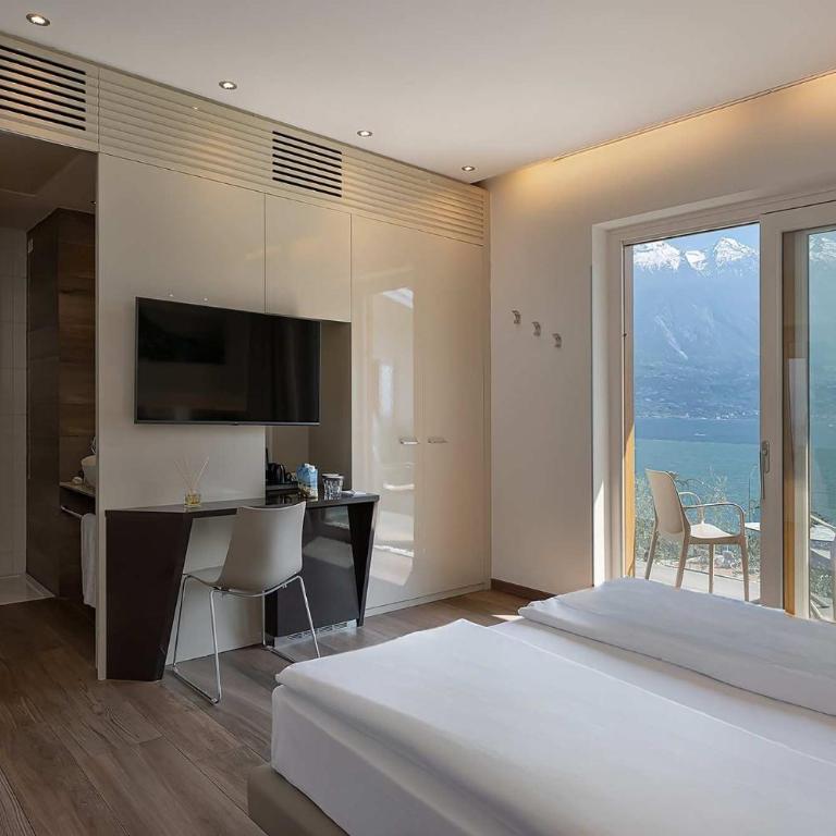 Hotel Atilius - Adults Only - Camera Superior Matrimoniale/Doppia con Letti Singoli con Vista Lago e Balcone - 5