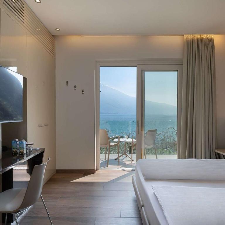 Hotel Atilius - Adults Only - Camera Superior Matrimoniale/Doppia con Letti Singoli con Vista Lago e Balcone - 2