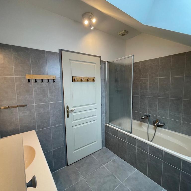 Gite 5 personnes - Nances, lac d'Aiguebelette - Appartement 2 Chambres avec Vue - 14