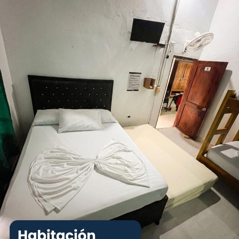 Hotel Casa Costa - Habitación Familiar con baño privado - 9