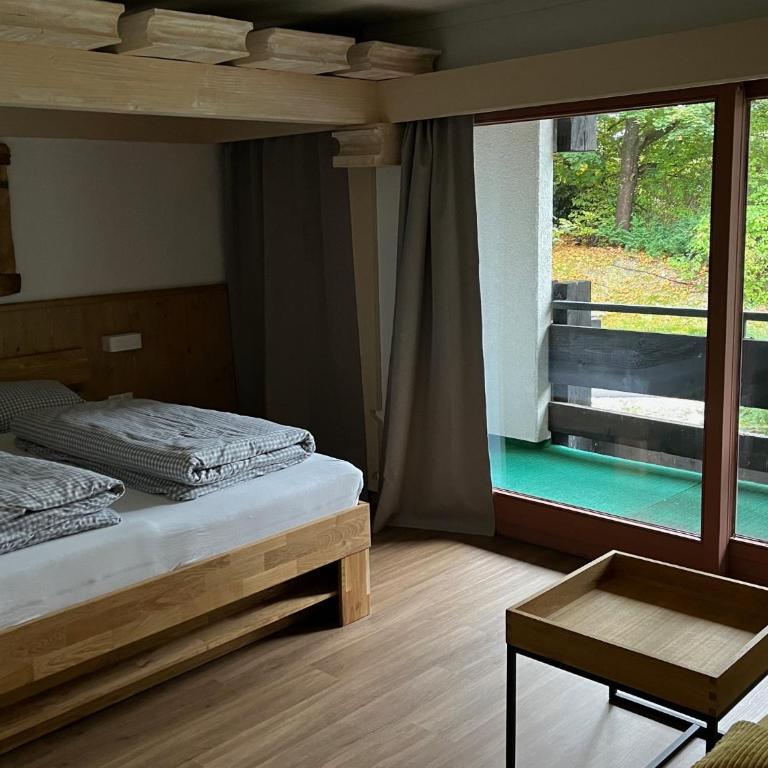 Kronenlodge - Doppelzimmer mit Zustellbett - 3