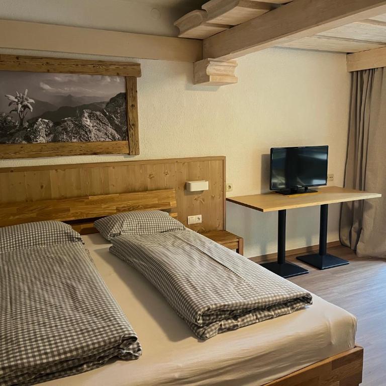 Kronenlodge - Doppelzimmer mit Zustellbett - 2