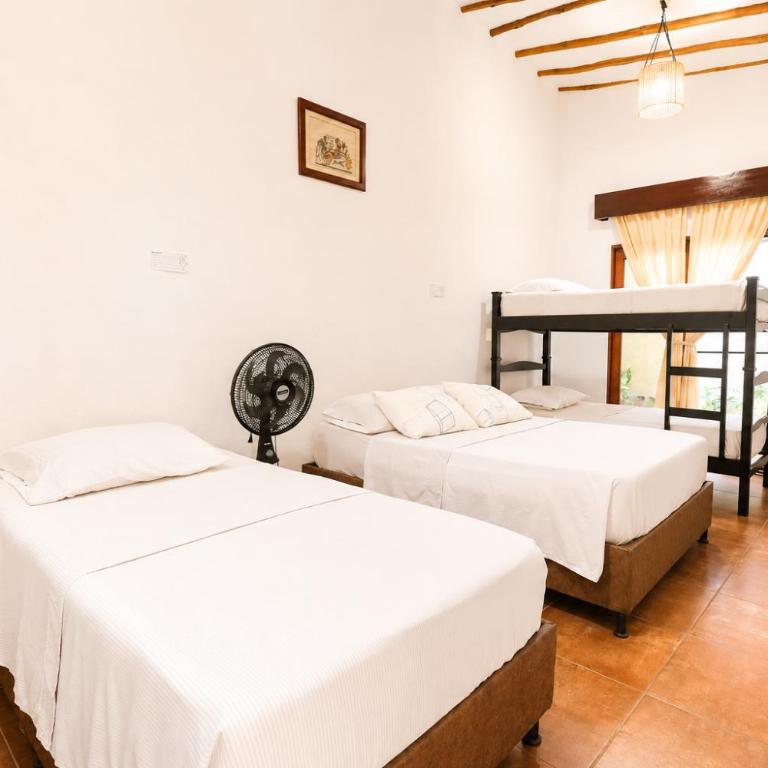 AIRES - Three-Bedroom House - 24