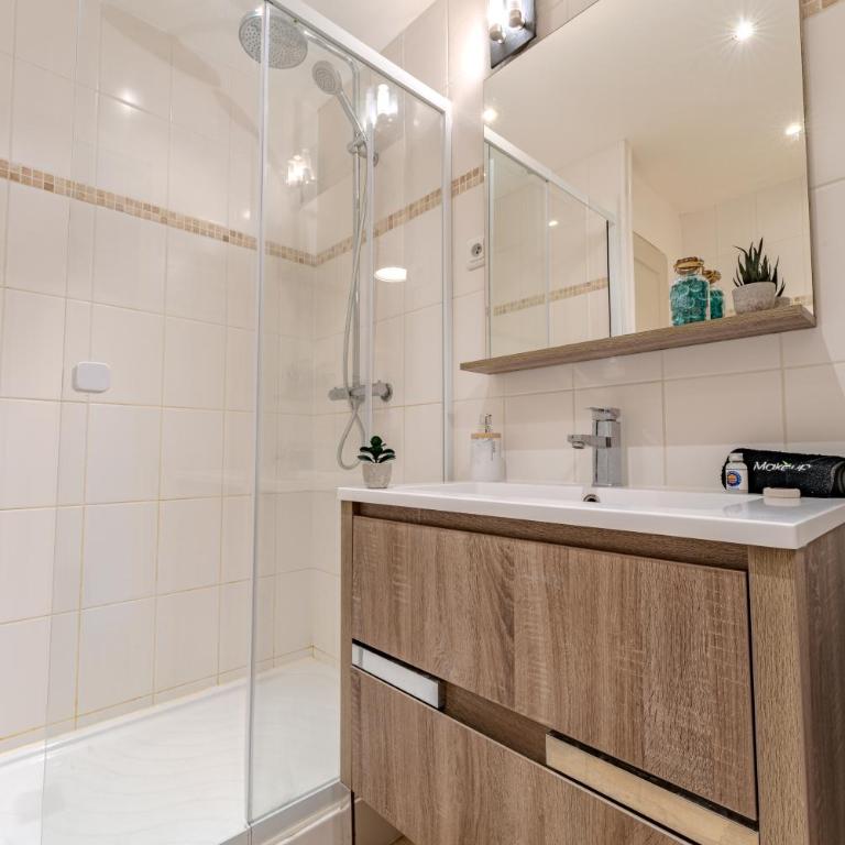 Comfort with Balcony Ski Access and parking - Appartamento con Balcone - 11