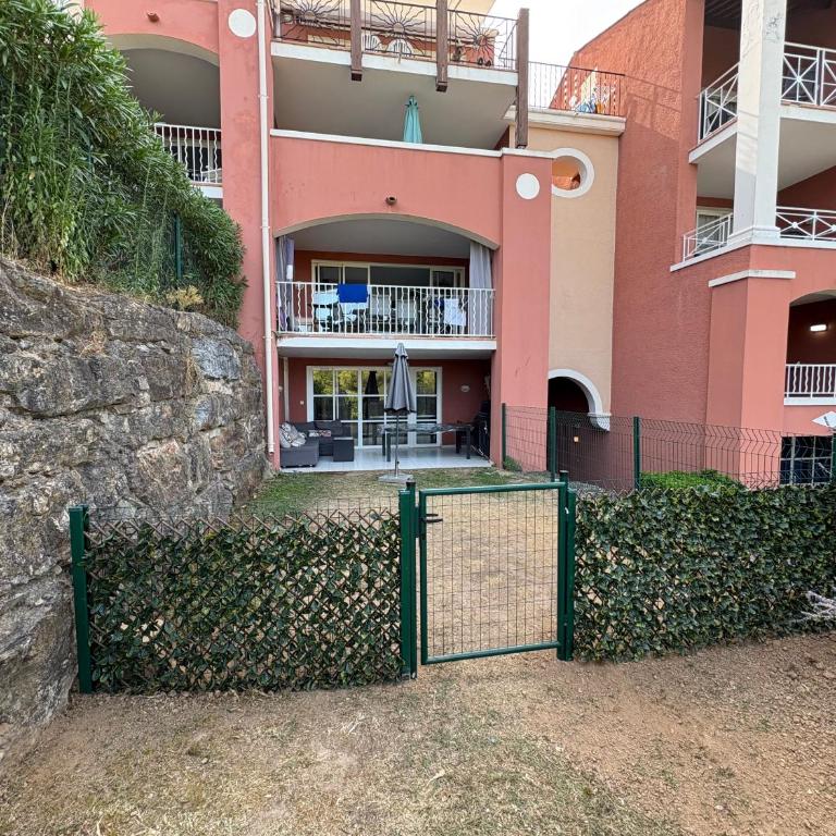 Le Cocon du Hameau rdj cloturé Cap Esterel - Apartamento de 1 dormitorio - 80