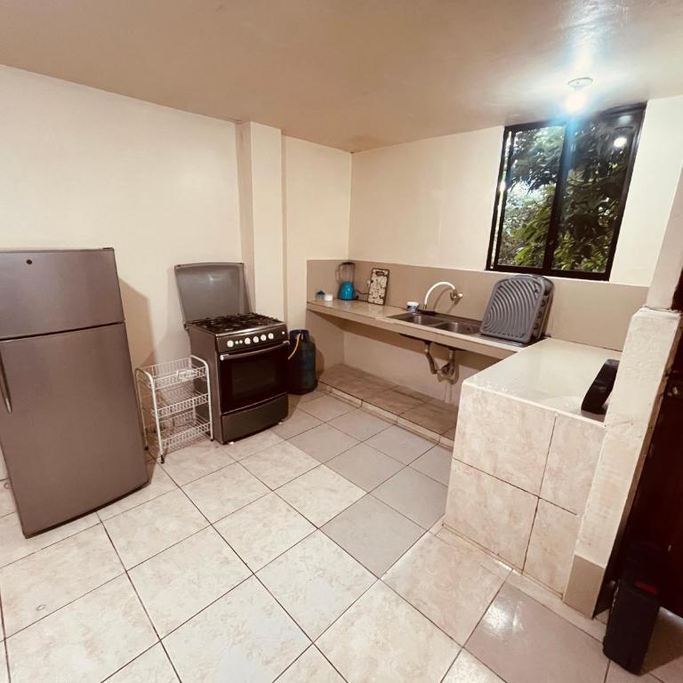 Apt 8 - Four-Bedroom House - 4