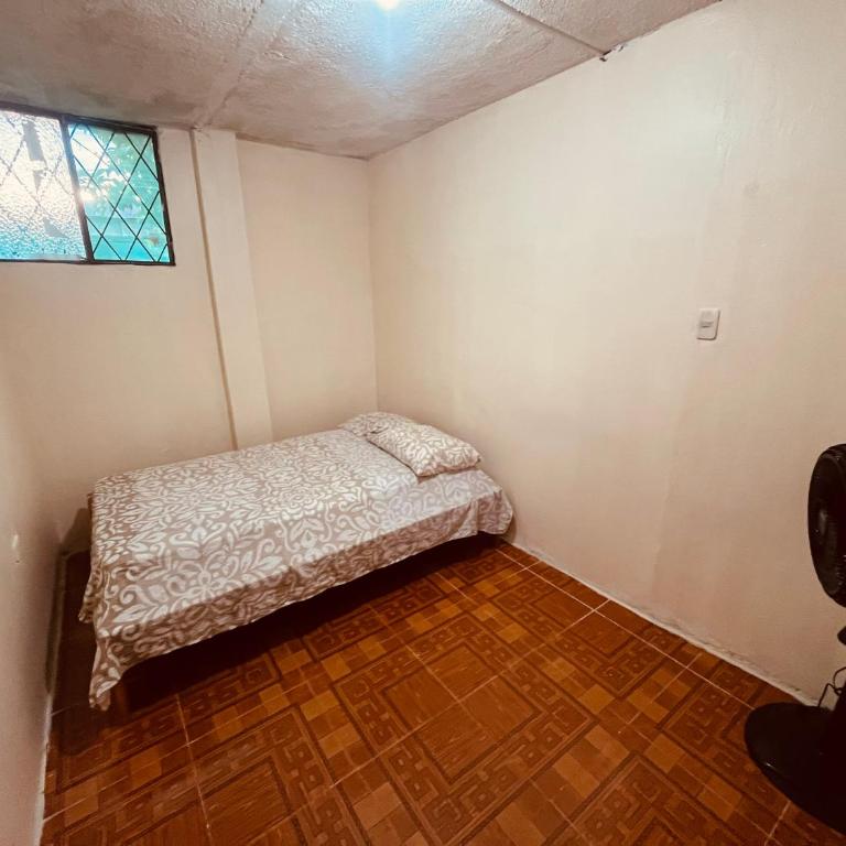 Apt 8 - Four-Bedroom House - 10