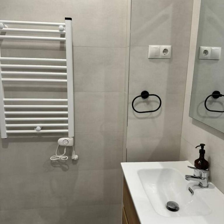 J - Girasoles - One-Bedroom Apartment - 8