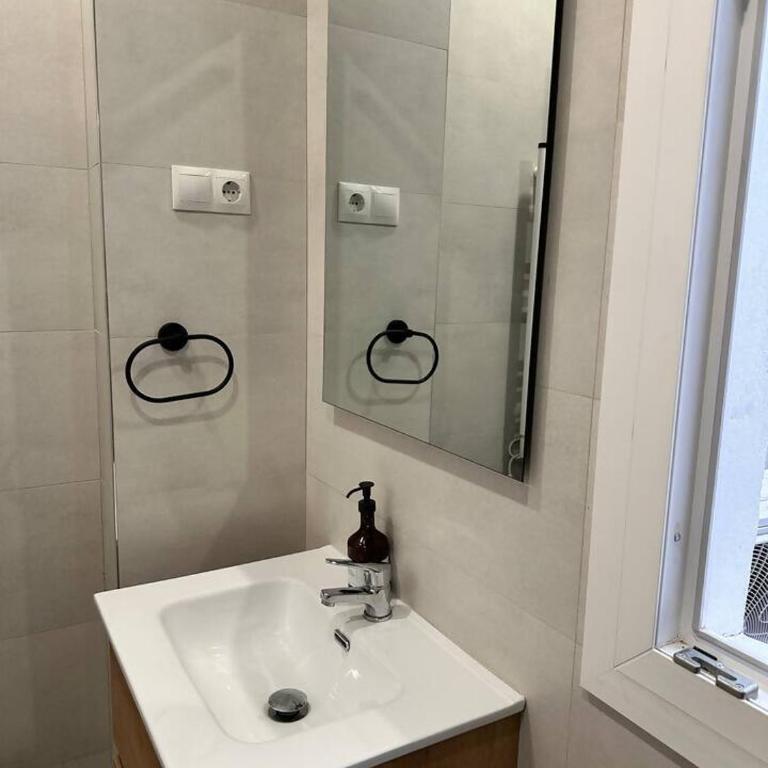 J - Girasoles - One-Bedroom Apartment - 10