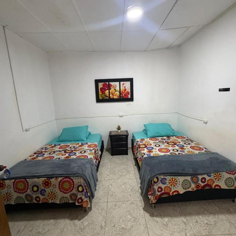 Olivas House Hostal - Twin Room with Shared Bathroom - 3