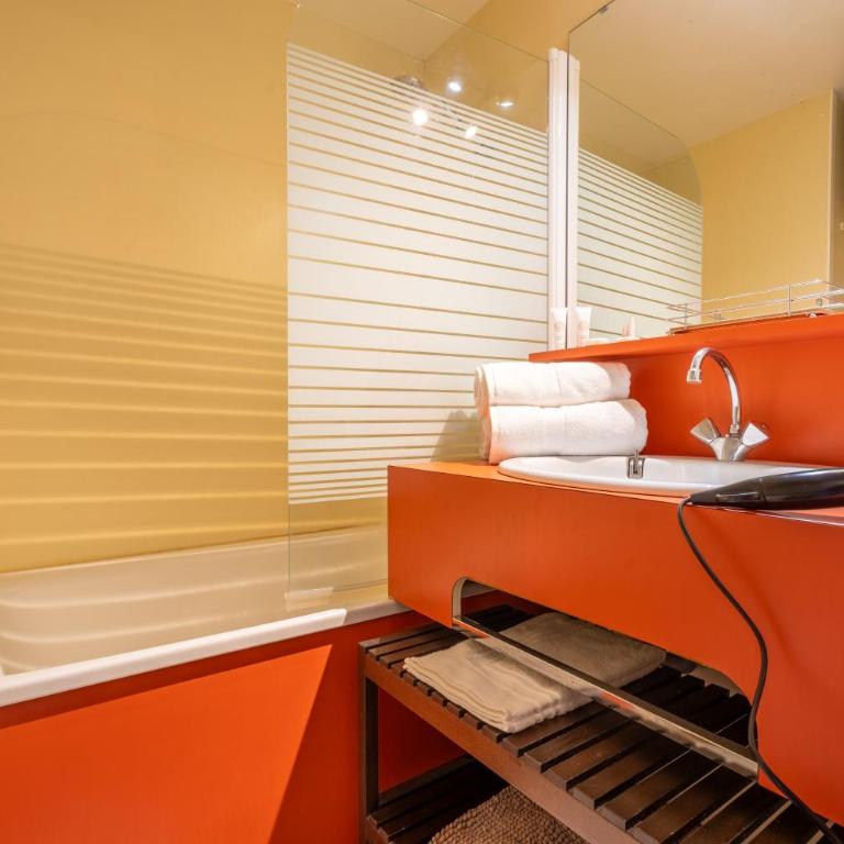 Mountain View with Ski-In and Out Loft - Résidence Roche Blanche - Appartamento con Vista e Balcone - 17