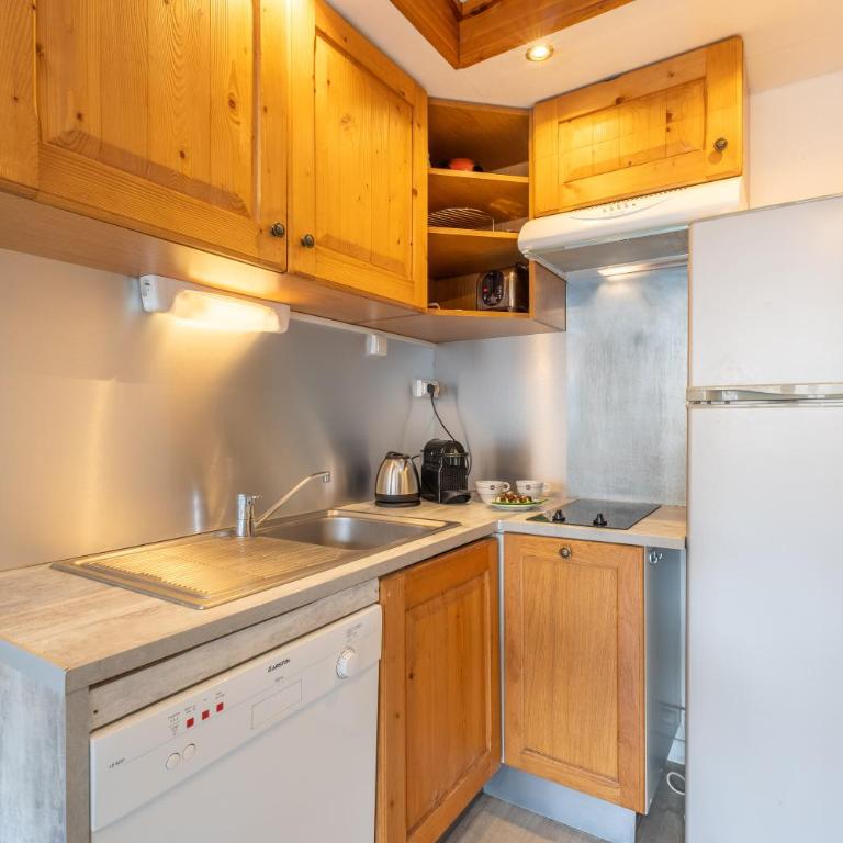 Mountain View with Ski-In and Out Loft - Résidence Roche Blanche - Appartamento con Vista e Balcone - 16