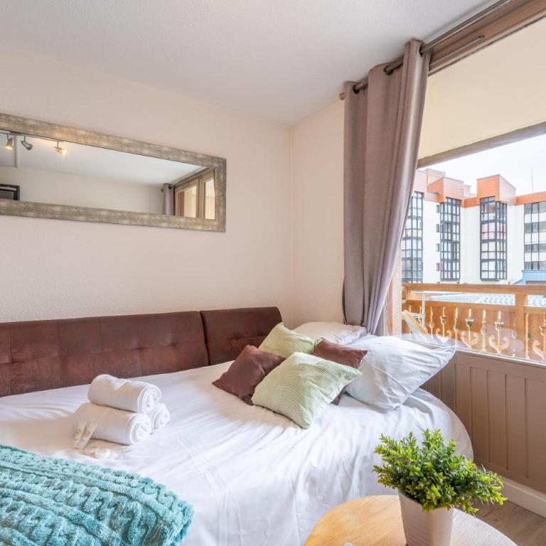 Mountain View with Ski-In and Out Loft - Résidence Roche Blanche - Appartamento con Vista e Balcone - 8