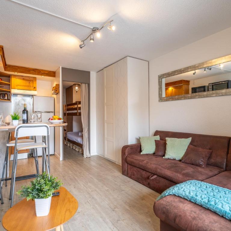 Mountain View with Ski-In and Out Loft - Résidence Roche Blanche - Appartamento con Vista e Balcone - 14