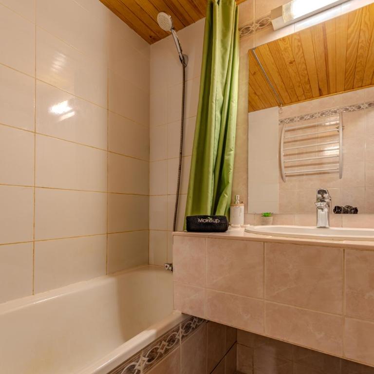 Charming 6-Person Flat - Heart of Val Thorens, 3 Vallées Ski Area - Appartement 2 Chambres Deluxe avec Balcon - 3