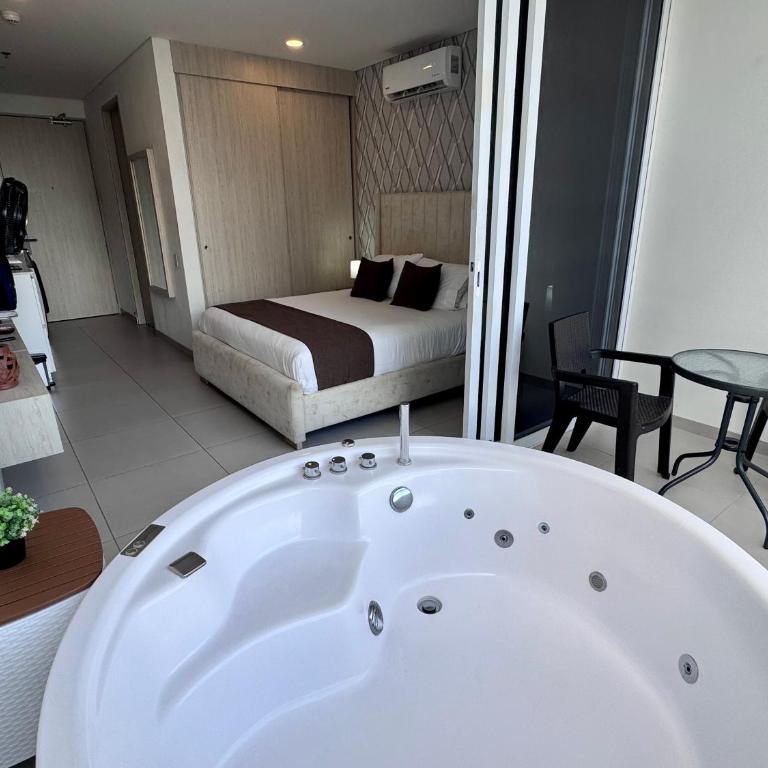 Suite con Jacuzzi y vista al mar piso 13 - Apartamento de 1 dormitorio - 9